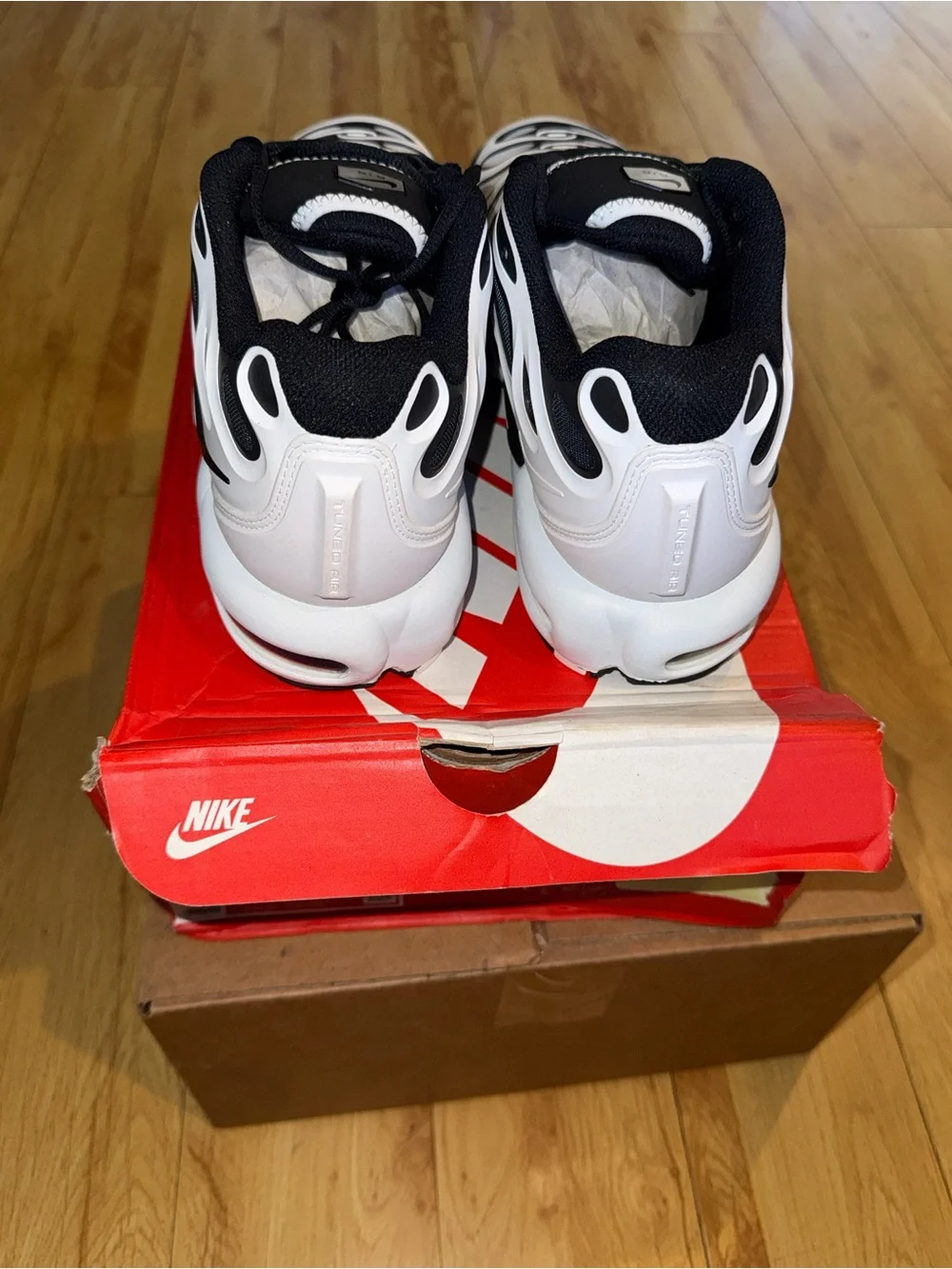 Nike Black & White Flame-Pattern Athletic Sneakers - Picture 3 of 10
